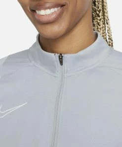 Beste deal ???? Nike Nike Dri-FIT Academy 21 Trainingspak - Maat L - Vrouwen - Lichtgrijs - Wit ???? -Nijdam Shop 550x550 177