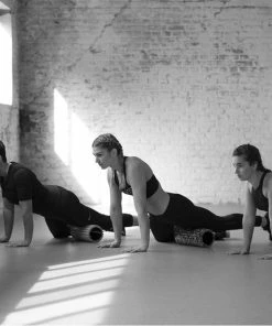 Promo ✨ TriggerPoint - The Grid 1.0 Foam Roller - 33cm - Roze - Schuim - Massage Roller - Yoga - Pilates - Fitness 🧨 -Nijdam Shop 550x550 435